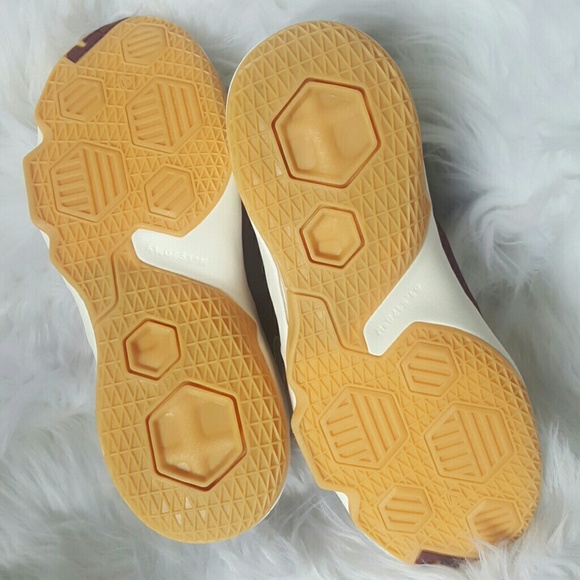 Brand New! Nike Lebron James Sneakers - Sz.6 young - Picture 8 of 8